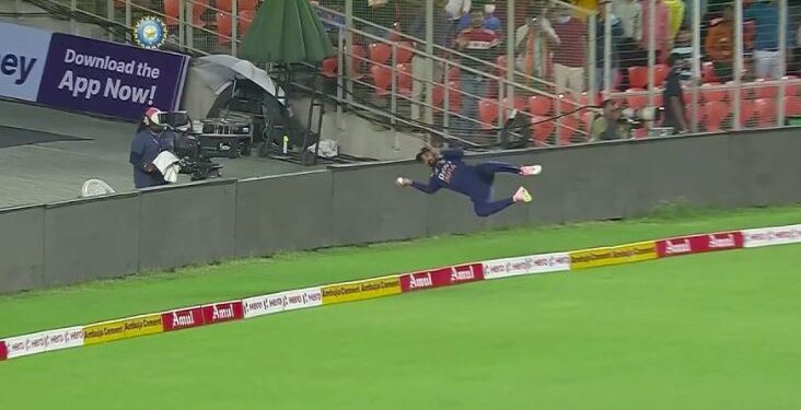 KL Rahul’s “Unbelievable” Boundary Save in IND vs ENG 1st T20I-Watch