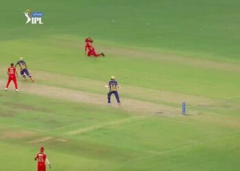 Chris Gayle DIVES and affects DIRECT HIT; Andre Russell can’t stop laughing – VIDEO