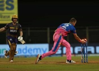 Eoin Morgan Run Out: Horrible mix up sends KKR captain back without facing a ball – WATCH