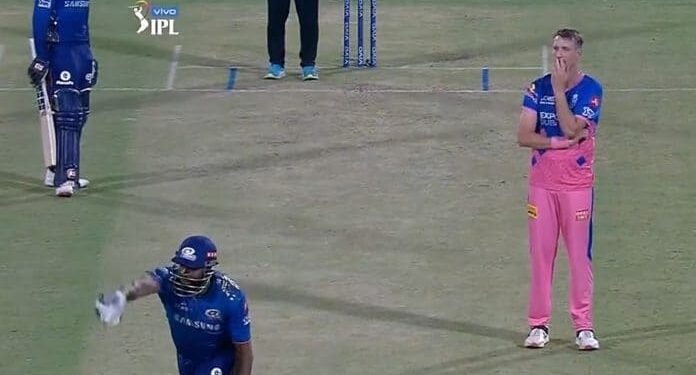 WOW! Ball Goes Straight to the Boundary after hitting Kieron Pollard’s Helmet-WATCH VIDEO