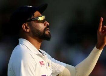 ‘Don’t throw things at fielders’ – Headingly crowd throws a ball at Mohammed Siraj, Virat Kohli loses his cool