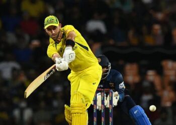 Maxwell Stars in the chase as Australia Win by 2 Wickets, Takes 1-0 Lead