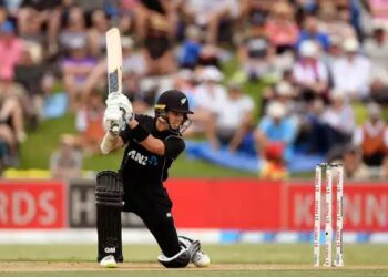 Mark Chapman's maiden Hundred help New Zealand to chase down 307