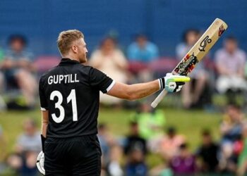 Martin Guptill signed by Melbourne Renegades for BBL 12