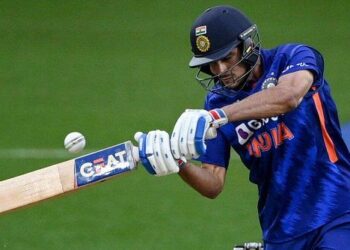 Former India fielding coach R Sridhar shares riveting incident involving Shubman Gill in his book