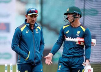 It was a bit of kick in the face to offer Justin Langer a six-month contract: David Warner