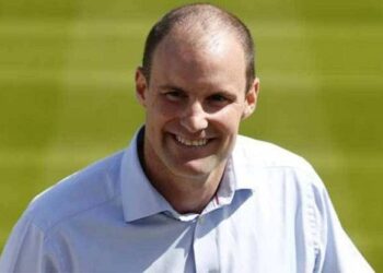 Andrew Strauss asks players to avoid dressing room banters