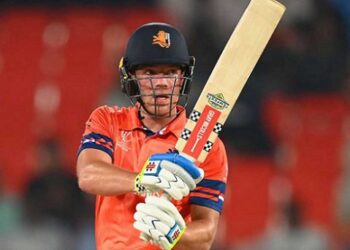 We'll take our learnings from Pakistan game and try to adapt for next game: Bas de Leede