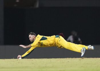 I think other guys don’t give Glenn Maxwell the respect he deserves as a bowler: Quinton De Kock