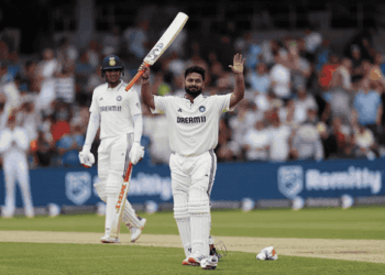 Watch: Sunil Gavaskar goes 'superb, superb, superb' as Rishabh Pant does somersault celebration after epic Leeds ton